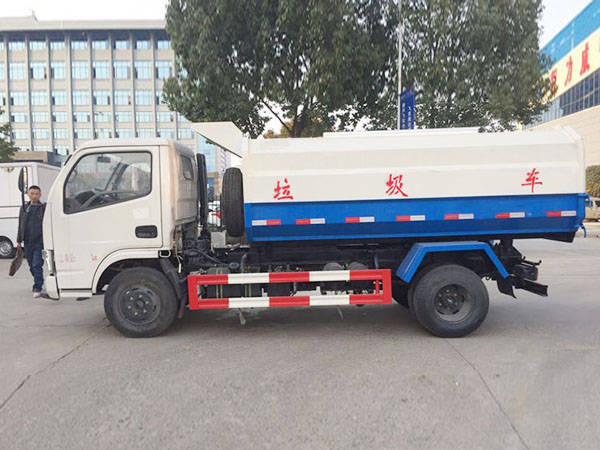 東風(fēng)小霸王掛桶式垃圾車(chē)