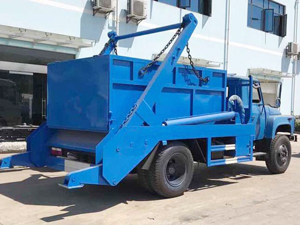 型東風(fēng)140擺臂式垃圾車(chē)