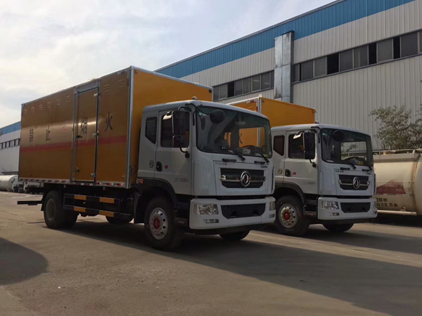 東風(fēng)6米1(9.9)爆破器材車