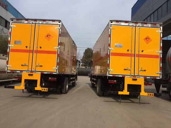 東風(fēng)6米1(9.9)爆破器材車