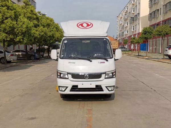 東風(fēng)途運2600mm掃路車（0.8方水罐，1.7方塵罐）