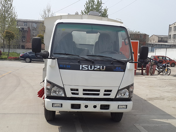 五十鈴掃路車(1.5方水罐,4方塵罐)