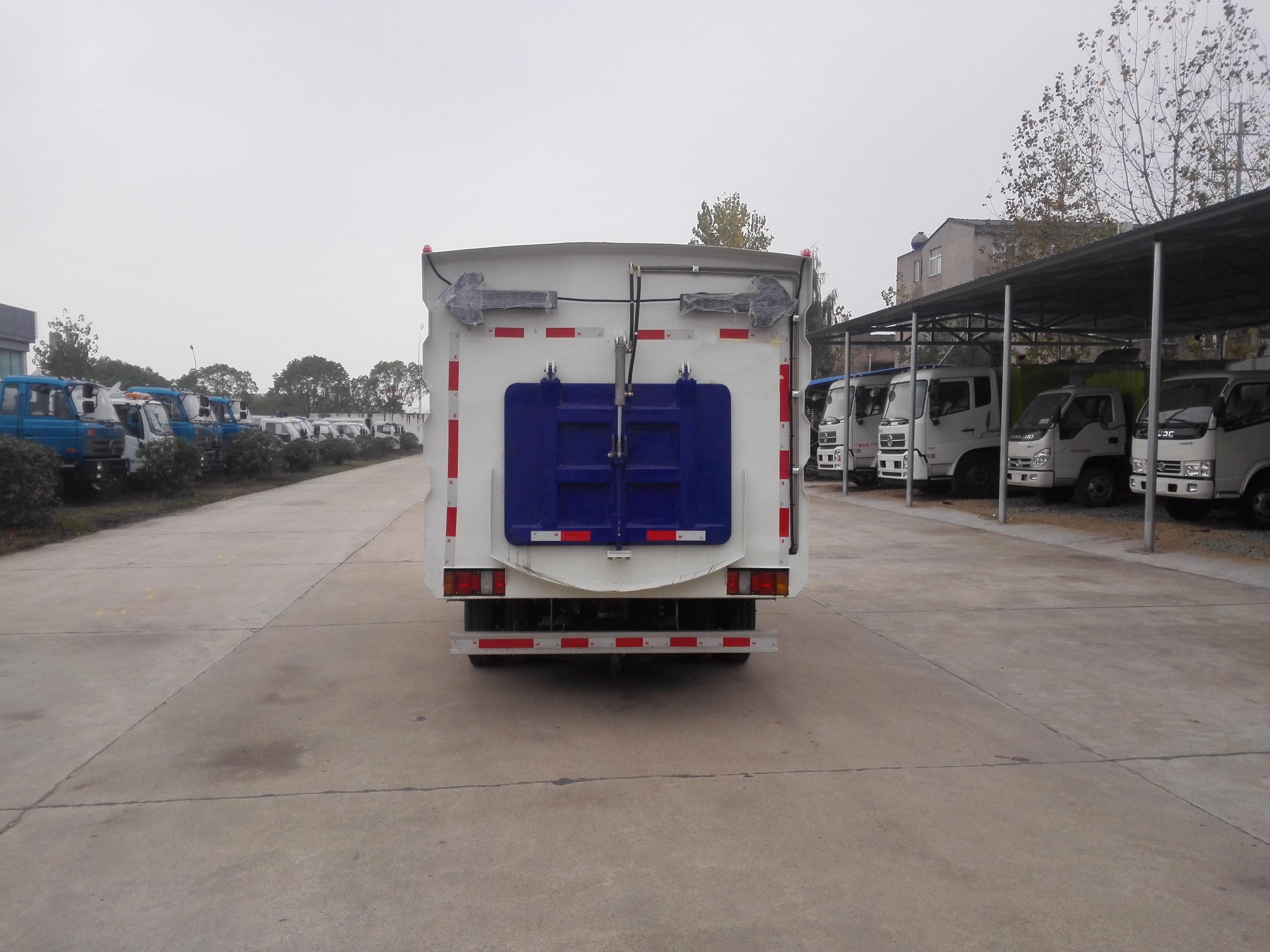 江鈴掃路車(1.5方水罐,4方塵罐)