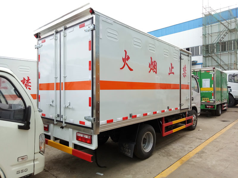 多利卡4.1米(藍(lán)牌)毒性感染性廂式車(chē)