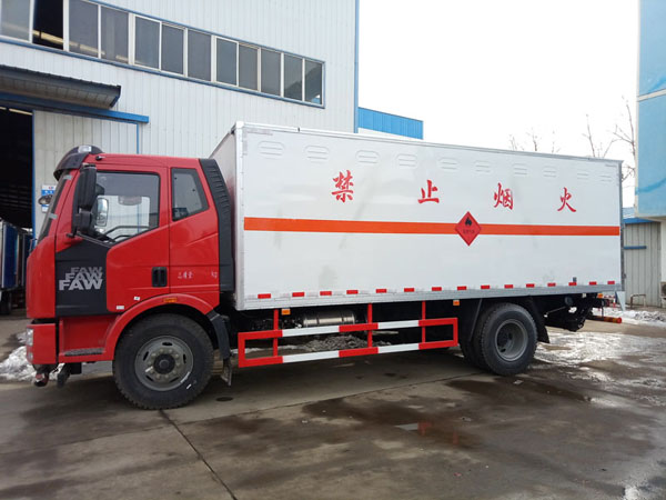 解放6.2米（10.4噸）氣體廂式車(chē)