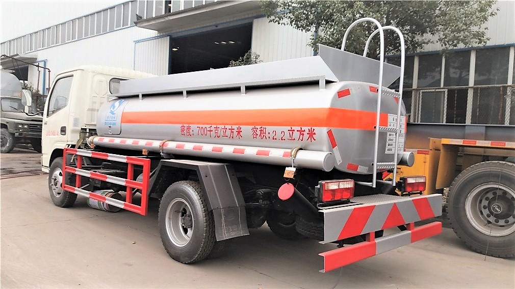 2.5方東風(fēng)小多利卡加油車(chē)