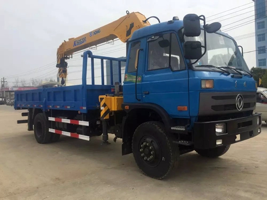 東風(fēng)153單橋6.3噸隨車吊
