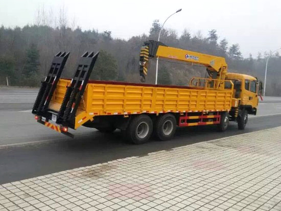 楚風(fēng)前四后八隨車(chē)吊