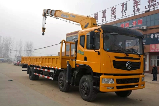 東風(fēng)小三軸12噸隨車吊