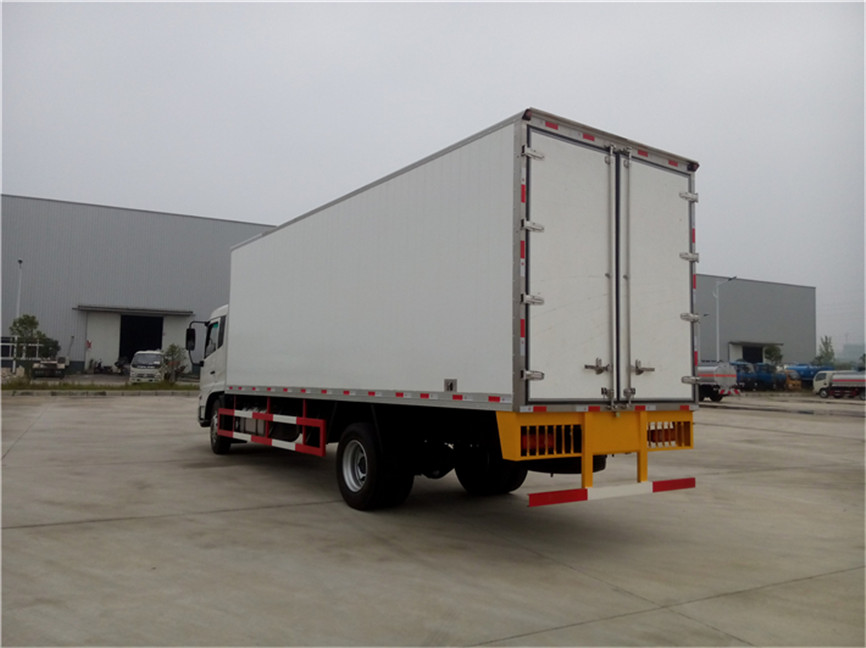 東風(fēng)天錦 7.6米冷藏車