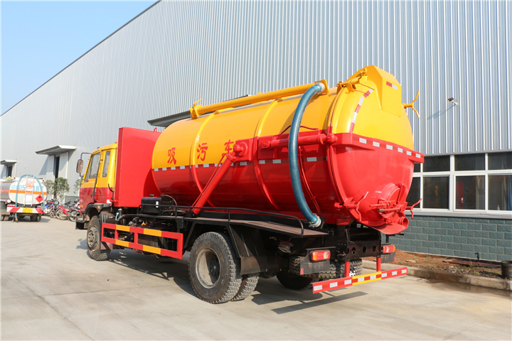 東風(fēng)國五8方吸污車