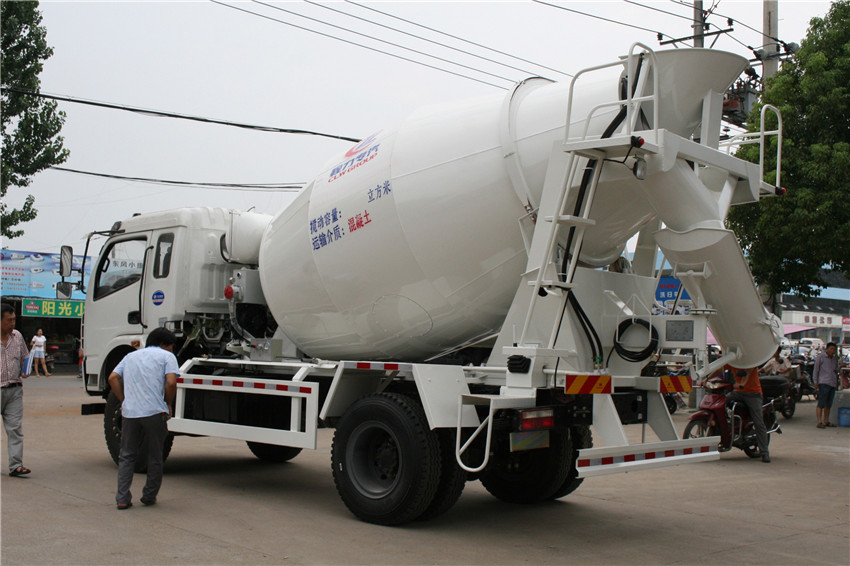 東風(fēng)御虎6立方攪拌車