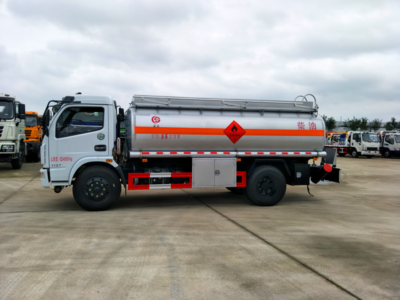東風(fēng)8噸油罐車