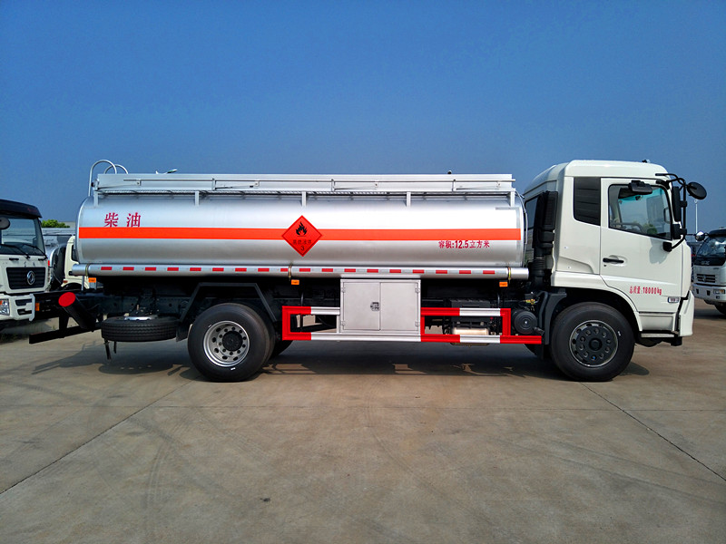  東風(fēng)天錦10噸油罐車