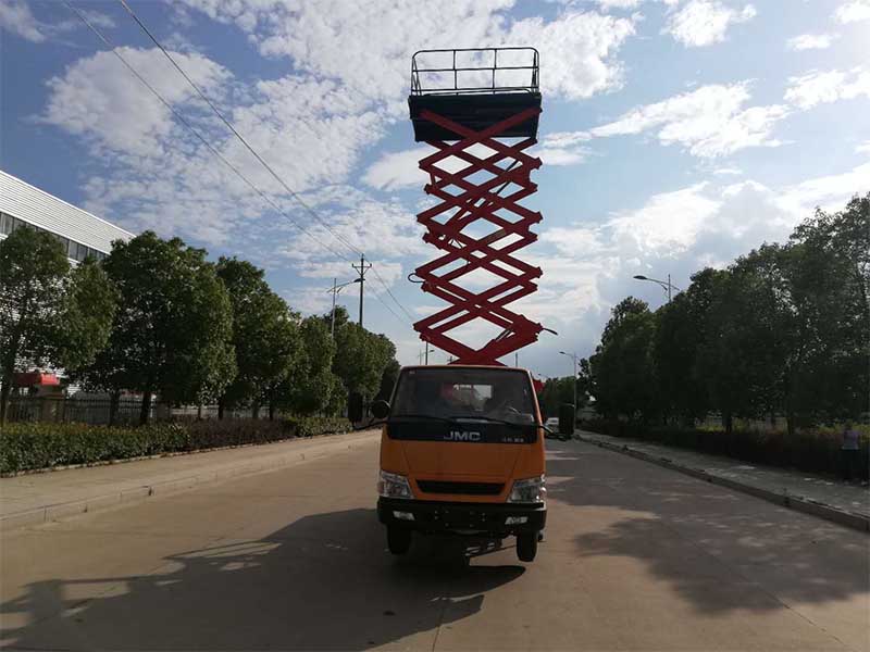 江鈴10米升降平臺式高空作業(yè)車
