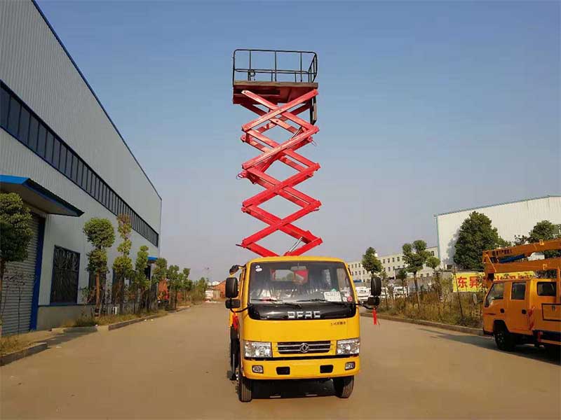 東風(fēng)8-10米升降平臺車