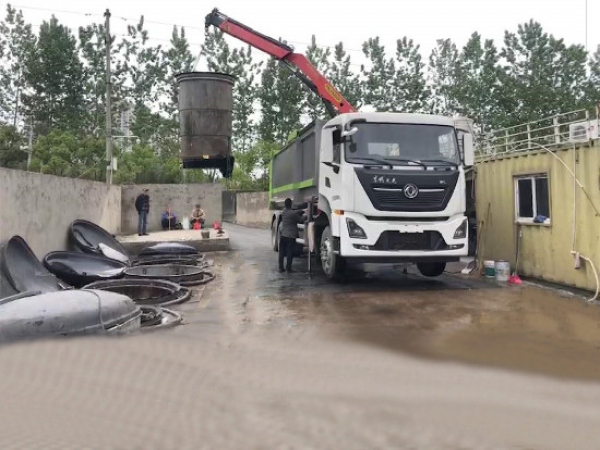 東風(fēng)天龍國(guó)六12方吊裝壓縮式垃圾車(chē)