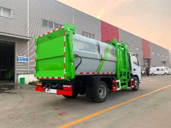 東風(fēng)小多利卡國(guó)六7方側(cè)裝垃圾車(chē)