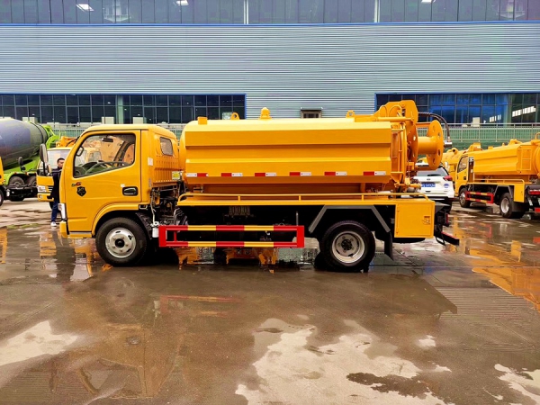 東風(fēng)D6多利卡2水4塵 6方清洗吸污車（國六）