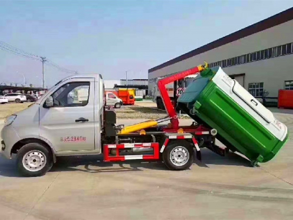 長(zhǎng)安國(guó)六汽油鉤臂（車(chē)廂可卸）式垃圾車(chē)（后單輪）3方