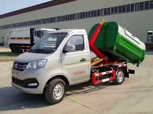 長(zhǎng)安國(guó)六汽油鉤臂（車(chē)廂可卸）式垃圾車(chē)（后單輪）3方