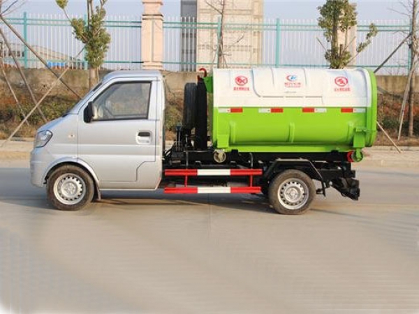 東風(fēng)小康國(guó)六3方車廂可卸（鉤臂）式垃圾車