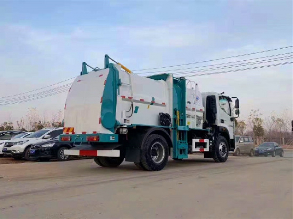 福田瑞沃國(guó)六方罐餐廚垃圾車