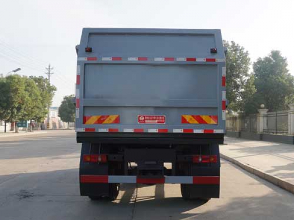 東風(fēng)小多利卡國(guó)六8方壓縮式對(duì)接垃圾車