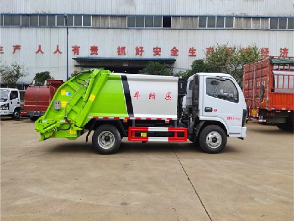 東風(fēng)小多利卡國(guó)六4方藍(lán)牌壓縮式垃圾車