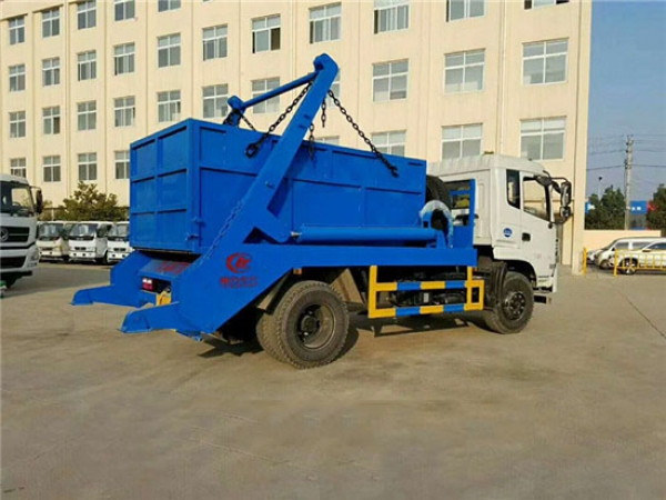 東風(fēng)153擺臂式垃圾車(8-10方)