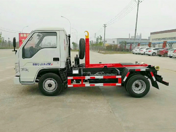 福田小卡2國(guó)六4方車廂可卸（鉤臂）式垃圾車