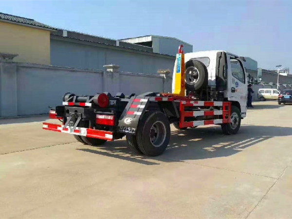 東風(fēng)小多利卡國六藍牌車廂可卸(鉤臂5方)式垃圾車