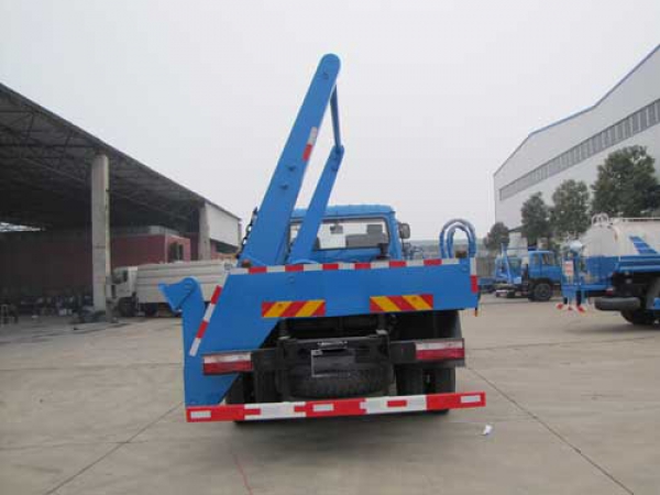 東風153側(cè)擺臂式垃圾車(8-10方)