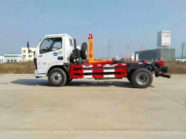 東風(fēng)小多利卡國(guó)六5方車廂可卸（鉤臂）式垃圾車