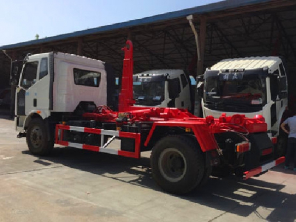 解放J6國(guó)六12~14方車廂可卸（鉤臂）式垃圾車