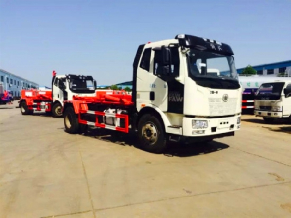 解放J6國(guó)六12~14方車廂可卸（鉤臂）式垃圾車