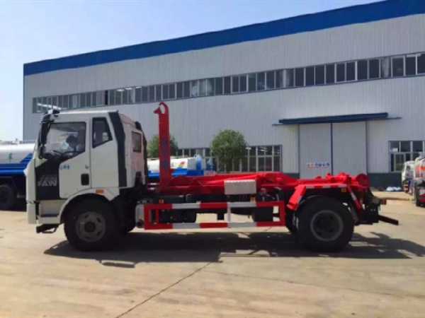 解放J6國(guó)六12~14方車廂可卸（鉤臂）式垃圾車