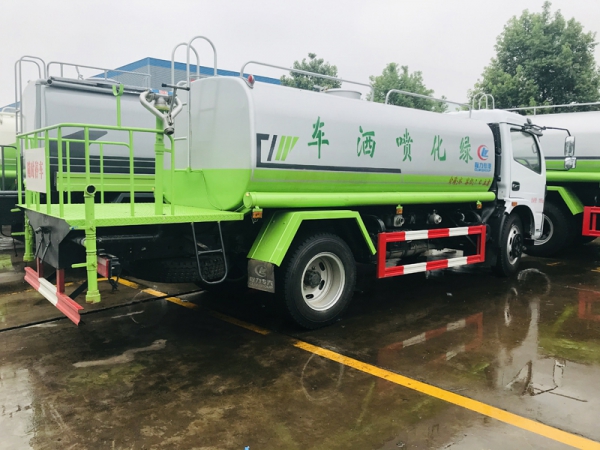國(guó)六10方東風(fēng)福瑞卡灑水車(chē)