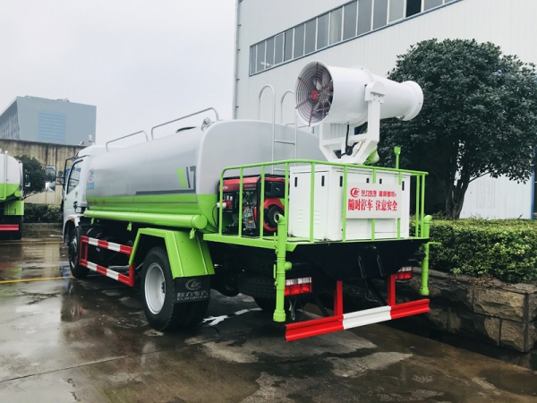 國(guó)六10方東風(fēng)福瑞卡灑水車(chē)