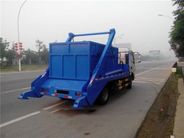 東風(fēng)多利卡擺臂式垃圾車(6方)
