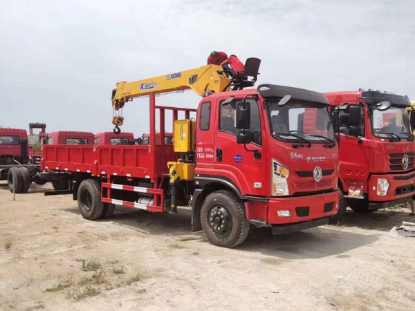 東風(fēng)暢行D1隨車吊8噸隨車吊價(jià)格