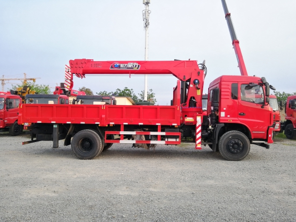 東風(fēng)暢行8噸隨車吊