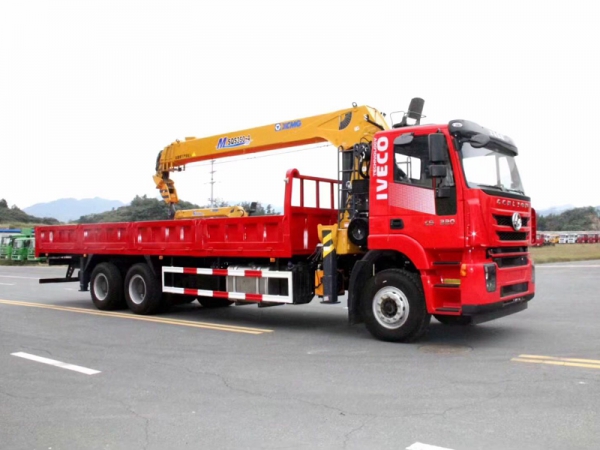 上汽紅巖12-16噸隨車吊