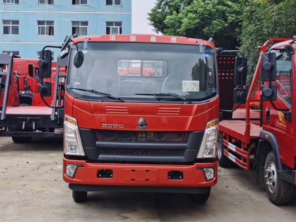 國(guó)六豪沃藍(lán)牌平板運(yùn)輸車