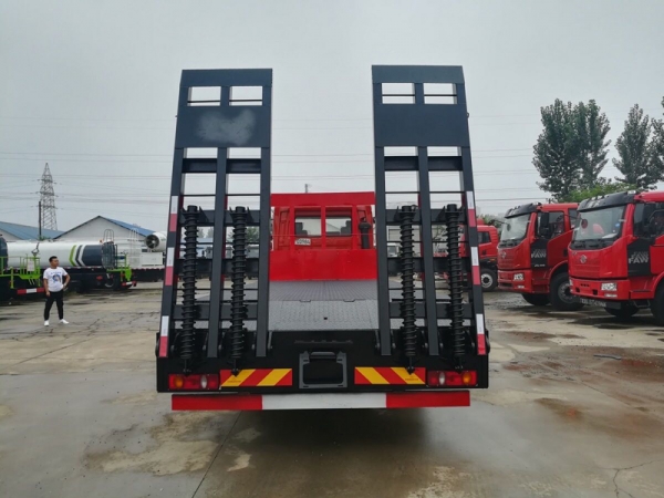 東風(fēng)天錦平板拖車(chē)