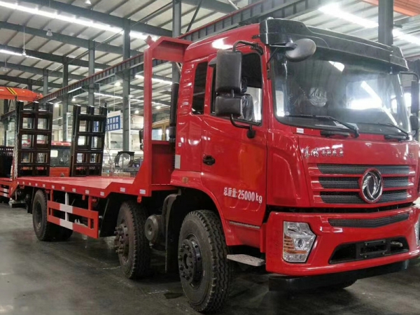 東風(fēng)專底小三軸挖機(jī)平板車