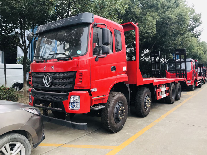 東風(fēng)D17前四后八平板拖車