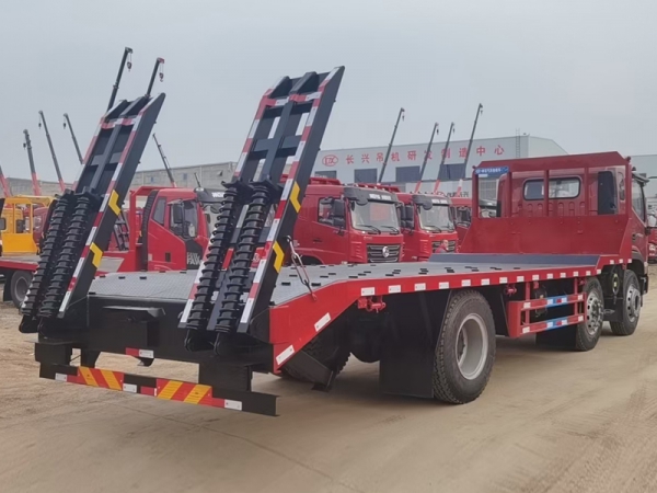 （國六）福田瑞沃小三軸平板運(yùn)輸車