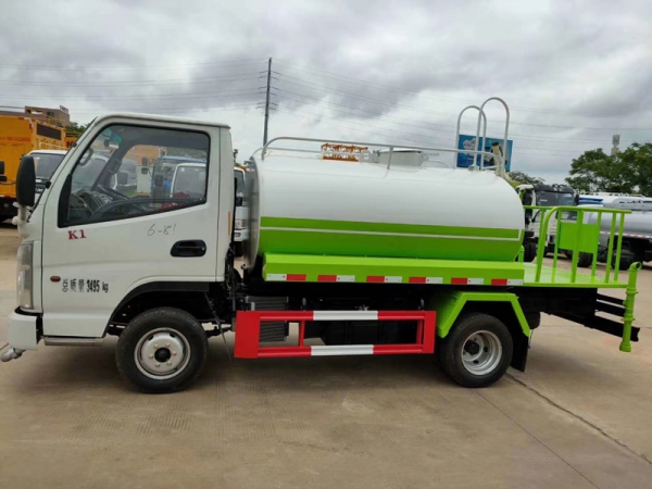 凱馬3-5噸灑水車