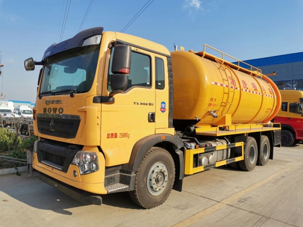 重汽豪沃22方清洗吸污車(chē)